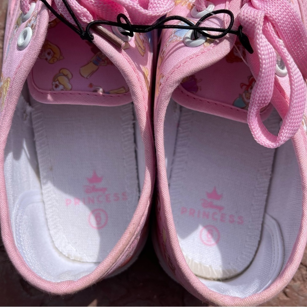 DISNEY PRINCESS CHIBI LACE-UP
SNEAKERS women size 6 new with tags - Picture 5 of 8